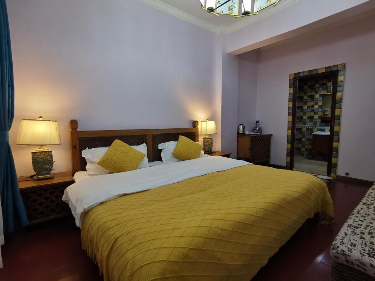 Mama Naxi Guesthouse Лицзян Экстерьер фото